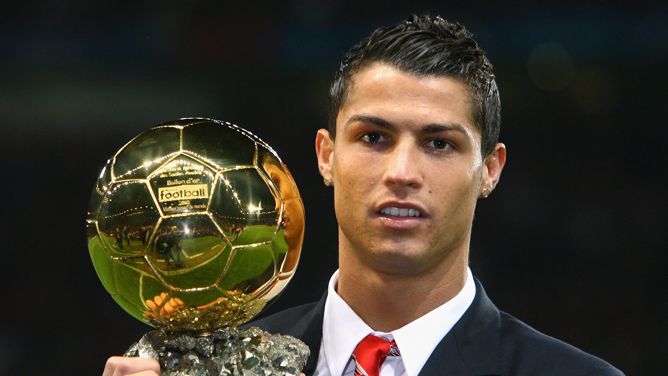 开云体育中国官网-“飞盘争夺:三叉湖田径场迎来世界级飞盘竞技盛宴”